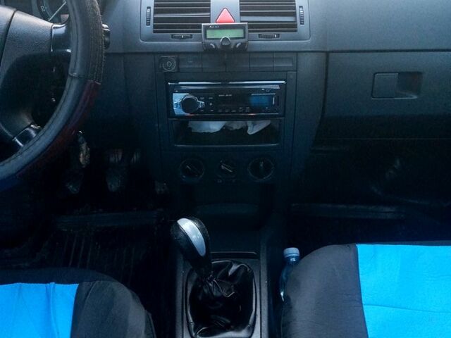 Синий Шкода Фабия, объемом двигателя 1.4 л и пробегом 224 тыс. км за 4000 $, фото 6 на Automoto.ua