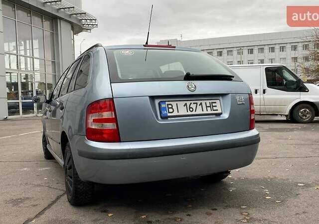 Синий Шкода Фабия, объемом двигателя 1.39 л и пробегом 301 тыс. км за 4100 $, фото 3 на Automoto.ua