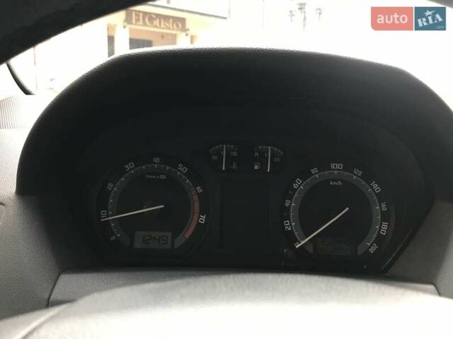 Синий Шкода Фабия, объемом двигателя 1.2 л и пробегом 358 тыс. км за 3400 $, фото 9 на Automoto.ua