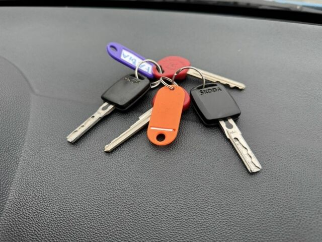 Синий Шкода Фабия, объемом двигателя 1.4 л и пробегом 175 тыс. км за 1999 $, фото 20 на Automoto.ua