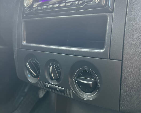 Синий Шкода Фабия, объемом двигателя 1.4 л и пробегом 183 тыс. км за 3700 $, фото 15 на Automoto.ua