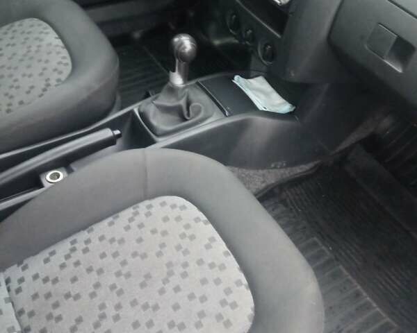 Синий Шкода Фабия, объемом двигателя 1.39 л и пробегом 180 тыс. км за 4500 $, фото 5 на Automoto.ua