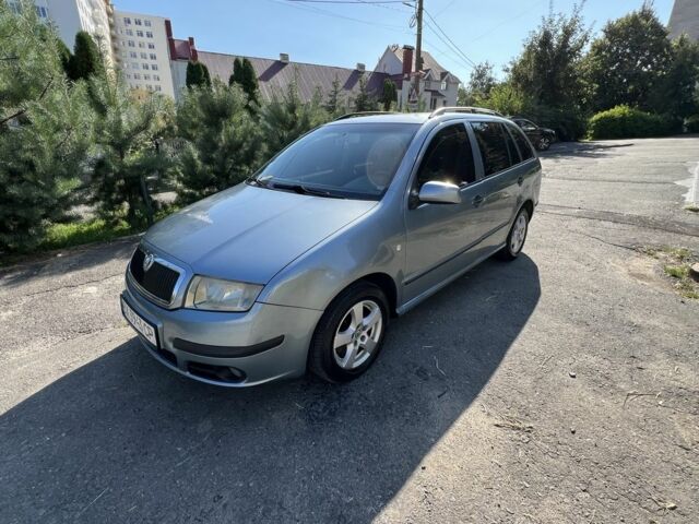 Синий Шкода Фабия, объемом двигателя 1.4 л и пробегом 325 тыс. км за 3710 $, фото 2 на Automoto.ua