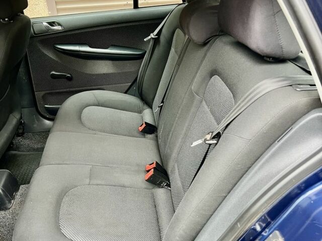 Синій Шкода Фабія, об'ємом двигуна 1.4 л та пробігом 186 тис. км за 3999 $, фото 17 на Automoto.ua