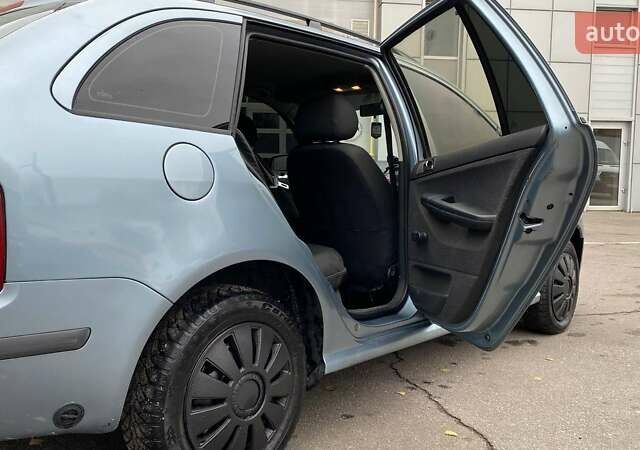 Синий Шкода Фабия, объемом двигателя 1.39 л и пробегом 301 тыс. км за 4100 $, фото 1 на Automoto.ua