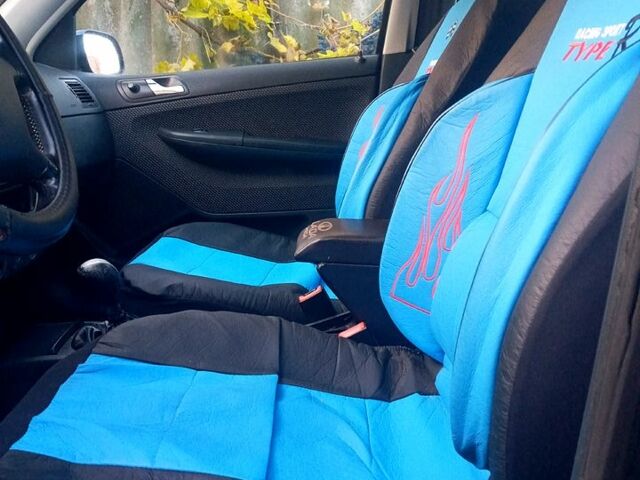 Синий Шкода Фабия, объемом двигателя 1.4 л и пробегом 224 тыс. км за 4000 $, фото 5 на Automoto.ua