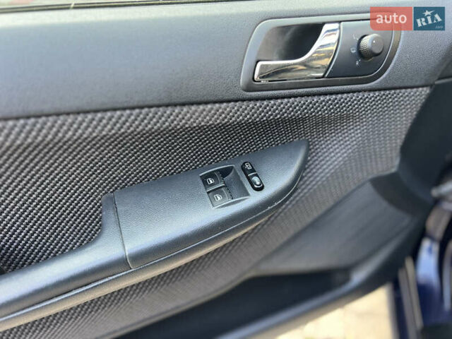 Синий Шкода Фабия, объемом двигателя 1.4 л и пробегом 183 тыс. км за 3700 $, фото 21 на Automoto.ua