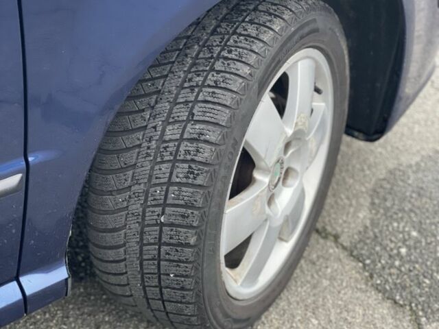 Синій Шкода Фабія, об'ємом двигуна 1.4 л та пробігом 250 тис. км за 4500 $, фото 11 на Automoto.ua