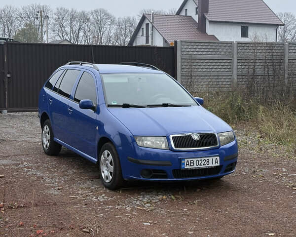 Синий Шкода Фабия, объемом двигателя 1.42 л и пробегом 242 тыс. км за 3850 $, фото 1 на Automoto.ua