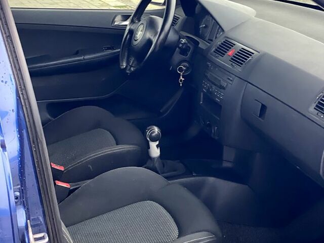 Синій Шкода Фабія, об'ємом двигуна 1.4 л та пробігом 250 тис. км за 4500 $, фото 2 на Automoto.ua