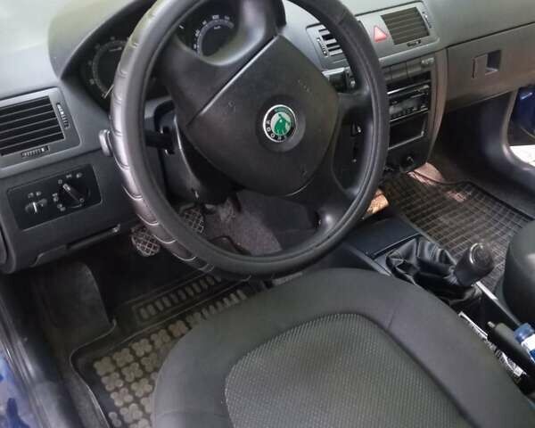 Синий Шкода Фабия, объемом двигателя 1.39 л и пробегом 220 тыс. км за 5500 $, фото 2 на Automoto.ua