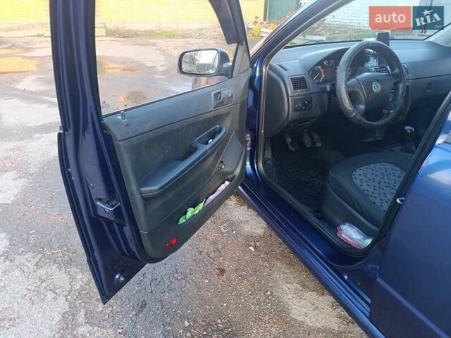 Синий Шкода Фабия, объемом двигателя 1.2 л и пробегом 382 тыс. км за 3799 $, фото 6 на Automoto.ua