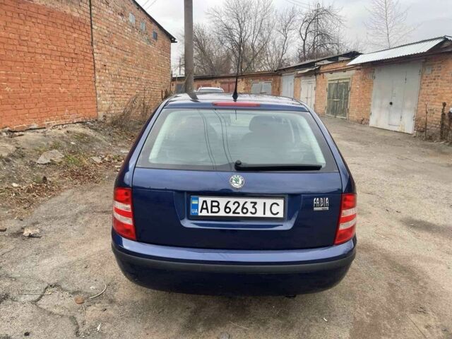 Синий Шкода Фабия, объемом двигателя 1.4 л и пробегом 330 тыс. км за 3999 $, фото 2 на Automoto.ua