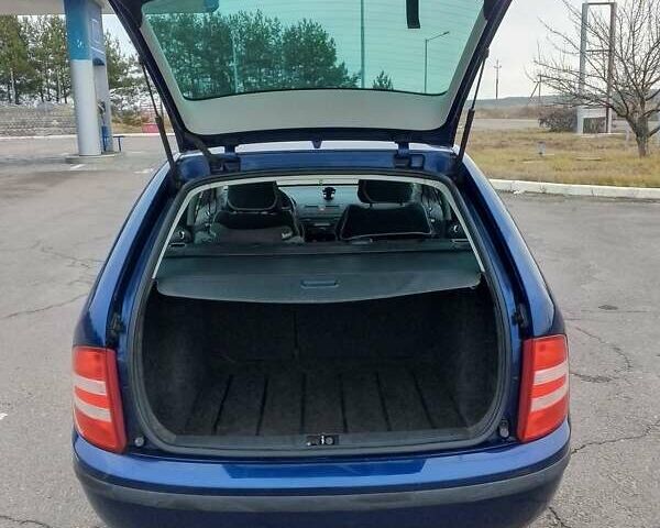 Синий Шкода Фабия, объемом двигателя 1.4 л и пробегом 230 тыс. км за 4250 $, фото 9 на Automoto.ua