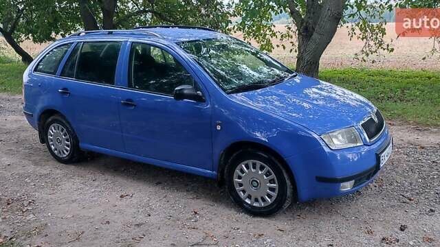 Синий Шкода Фабия, объемом двигателя 1.39 л и пробегом 202 тыс. км за 4600 $, фото 2 на Automoto.ua