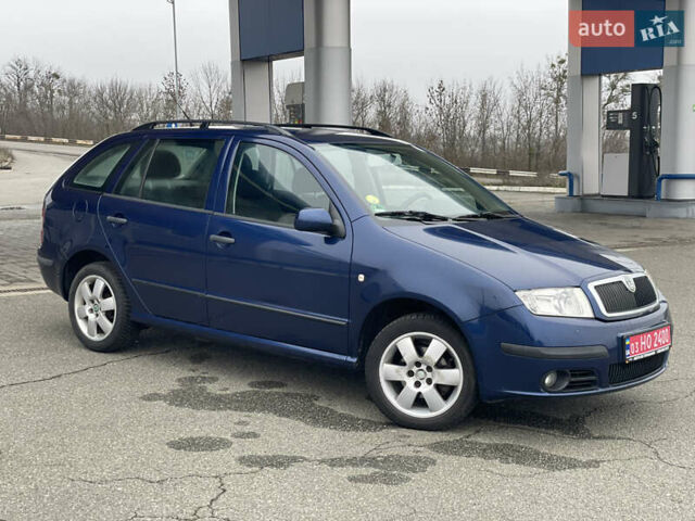 Синий Шкода Фабия, объемом двигателя 1.4 л и пробегом 250 тыс. км за 4500 $, фото 2 на Automoto.ua