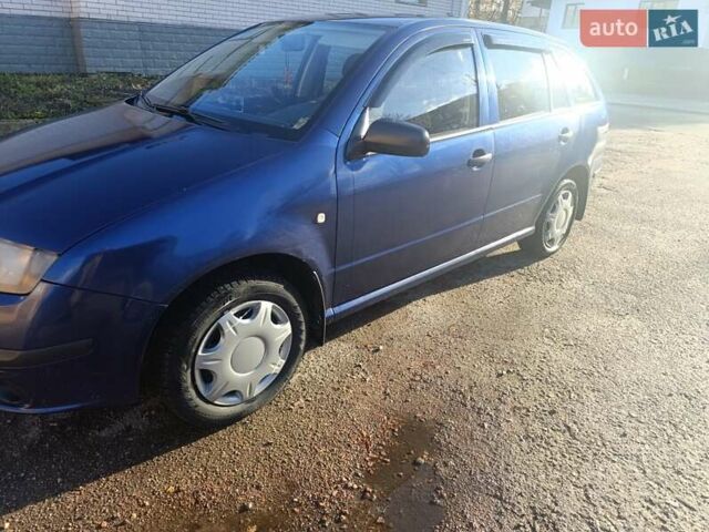 Синий Шкода Фабия, объемом двигателя 1.2 л и пробегом 382 тыс. км за 3799 $, фото 3 на Automoto.ua
