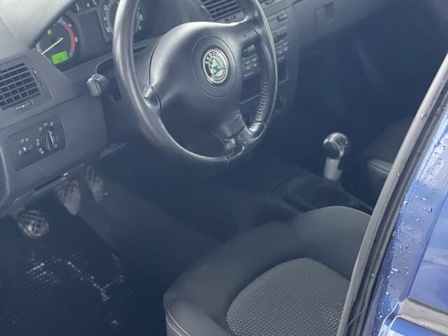 Синій Шкода Фабія, об'ємом двигуна 1.4 л та пробігом 250 тис. км за 4500 $, фото 23 на Automoto.ua