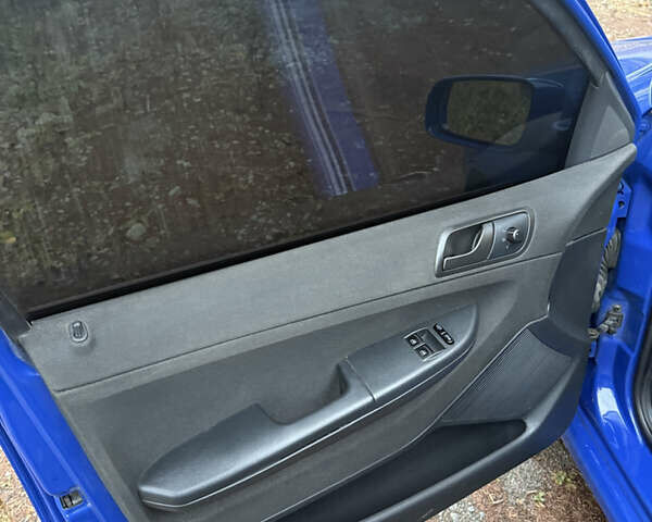 Синий Шкода Фабия, объемом двигателя 1.42 л и пробегом 242 тыс. км за 3850 $, фото 6 на Automoto.ua