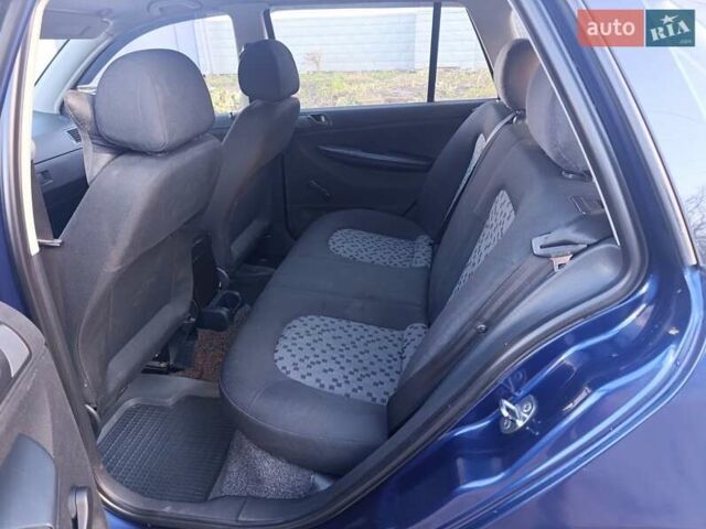 Синий Шкода Фабия, объемом двигателя 1.2 л и пробегом 382 тыс. км за 3799 $, фото 7 на Automoto.ua