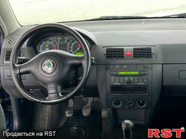 Синій Шкода Фабія, об'ємом двигуна 1.4 л та пробігом 250 тис. км за 4500 $, фото 4 на Automoto.ua