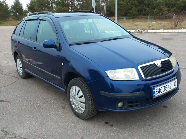Синий Шкода Фабия, объемом двигателя 1.4 л и пробегом 230 тыс. км за 4250 $, фото 4 на Automoto.ua