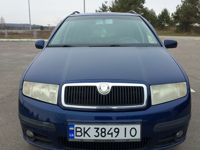 Синий Шкода Фабия, объемом двигателя 1.4 л и пробегом 230 тыс. км за 4250 $, фото 2 на Automoto.ua