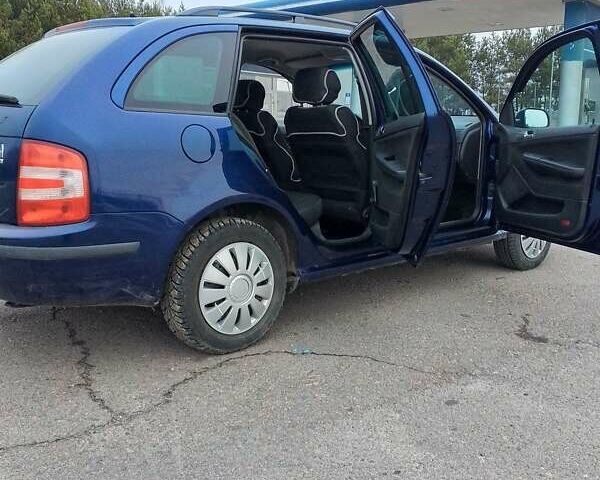 Синий Шкода Фабия, объемом двигателя 1.4 л и пробегом 230 тыс. км за 4250 $, фото 12 на Automoto.ua
