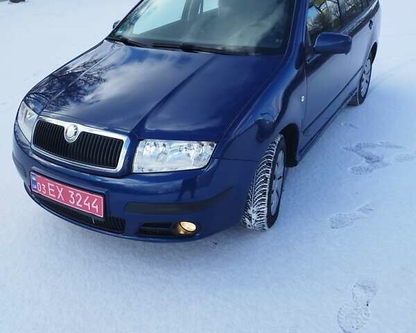 Синий Шкода Фабия, объемом двигателя 1.4 л и пробегом 263 тыс. км за 4600 $, фото 1 на Automoto.ua