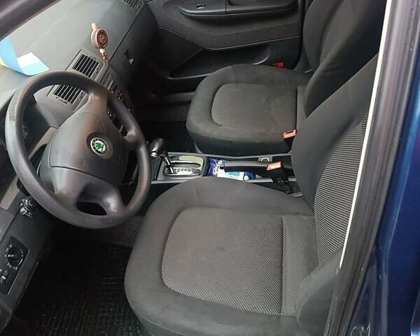 Синій Шкода Фабія, об'ємом двигуна 1.39 л та пробігом 227 тис. км за 5300 $, фото 6 на Automoto.ua