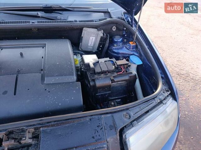 Синий Шкода Фабия, объемом двигателя 1.2 л и пробегом 382 тыс. км за 3799 $, фото 19 на Automoto.ua