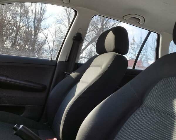 Синий Шкода Фабия, объемом двигателя 1.4 л и пробегом 263 тыс. км за 4600 $, фото 16 на Automoto.ua