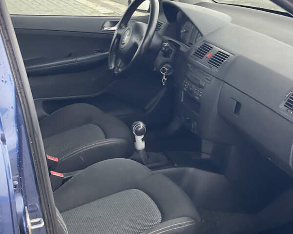 Синий Шкода Фабия, объемом двигателя 1.4 л и пробегом 250 тыс. км за 4500 $, фото 11 на Automoto.ua