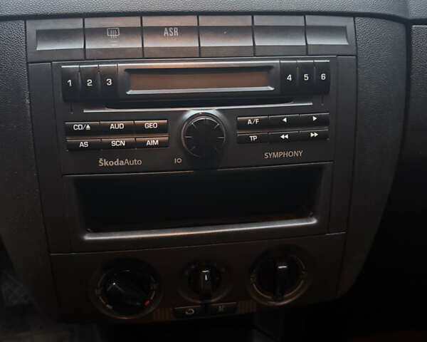 Синий Шкода Фабия, объемом двигателя 1.42 л и пробегом 242 тыс. км за 3850 $, фото 8 на Automoto.ua