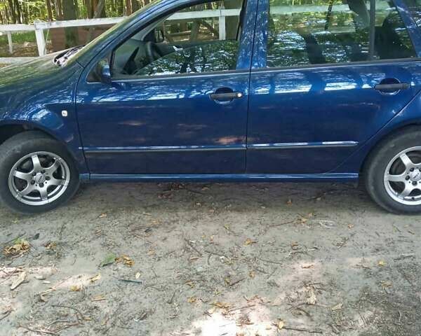 Синий Шкода Фабия, объемом двигателя 1.39 л и пробегом 220 тыс. км за 5500 $, фото 5 на Automoto.ua