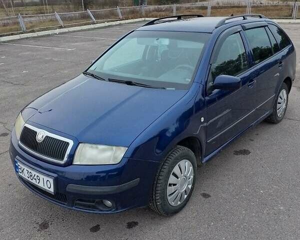 Синий Шкода Фабия, объемом двигателя 1.4 л и пробегом 230 тыс. км за 4250 $, фото 4 на Automoto.ua