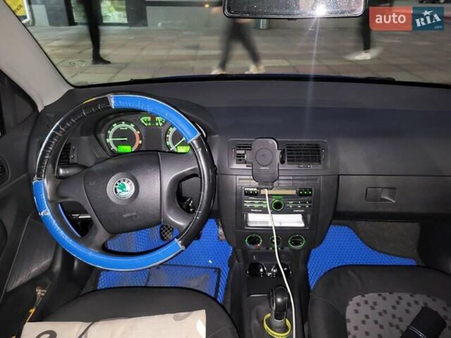 Шкода Фабия 2006 в Виннице на Automoto.ua Синий Шкода Фабия, объемом двигателя 1.2 л и пробегом 216 тыс. км за 3700 $, фото 13 на Automoto.ua