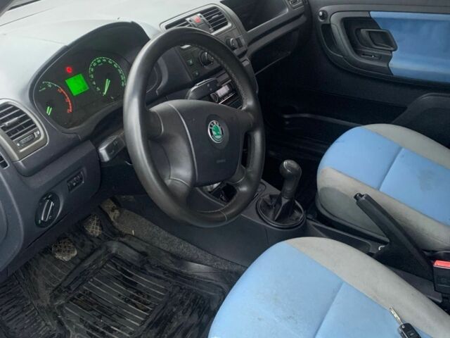 Синий Шкода Фабия, объемом двигателя 1 л и пробегом 240 тыс. км за 3850 $, фото 5 на Automoto.ua