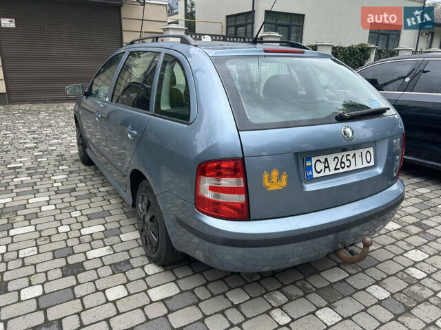 Синий Шкода Фабия, объемом двигателя 1.4 л и пробегом 242 тыс. км за 4600 $, фото 2 на Automoto.ua