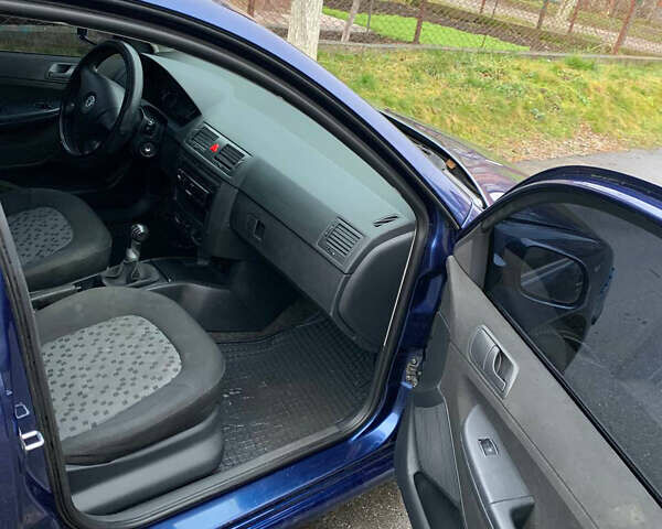 Синий Шкода Фабия, объемом двигателя 1.39 л и пробегом 247 тыс. км за 3400 $, фото 5 на Automoto.ua