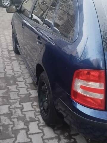 Синий Шкода Фабия, объемом двигателя 1.2 л и пробегом 198 тыс. км за 3800 $, фото 2 на Automoto.ua