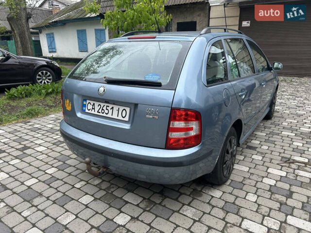 Синий Шкода Фабия, объемом двигателя 1.4 л и пробегом 242 тыс. км за 4600 $, фото 3 на Automoto.ua