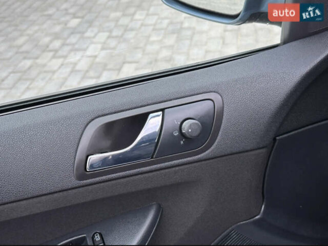 Синий Шкода Фабия, объемом двигателя 1.4 л и пробегом 239 тыс. км за 5700 $, фото 24 на Automoto.ua