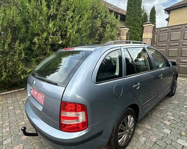 Синий Шкода Фабия, объемом двигателя 1.4 л и пробегом 214 тыс. км за 4999 $, фото 2 на Automoto.ua