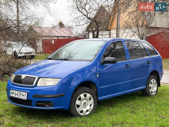 Синий Шкода Фабия, объемом двигателя 1.39 л и пробегом 200 тыс. км за 3750 $, фото 2 на Automoto.ua