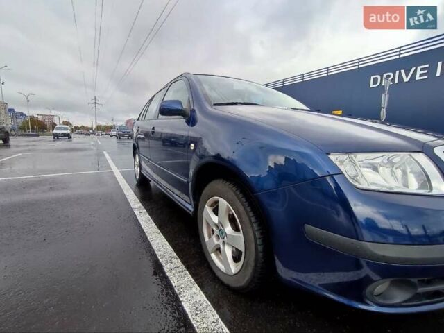 Синий Шкода Фабия, объемом двигателя 1.4 л и пробегом 228 тыс. км за 4600 $, фото 1 на Automoto.ua