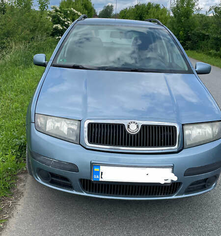 Синий Шкода Фабия, объемом двигателя 1.39 л и пробегом 330 тыс. км за 4000 $, фото 2 на Automoto.ua