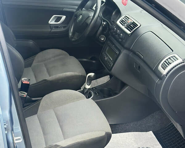 Синий Шкода Фабия, объемом двигателя 1.39 л и пробегом 285 тыс. км за 3950 $, фото 4 на Automoto.ua