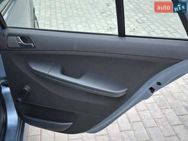 Синий Шкода Фабия, объемом двигателя 1.4 л и пробегом 239 тыс. км за 5700 $, фото 42 на Automoto.ua