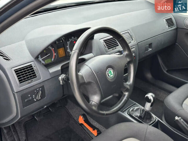 Синий Шкода Фабия, объемом двигателя 1.4 л и пробегом 239 тыс. км за 5700 $, фото 26 на Automoto.ua